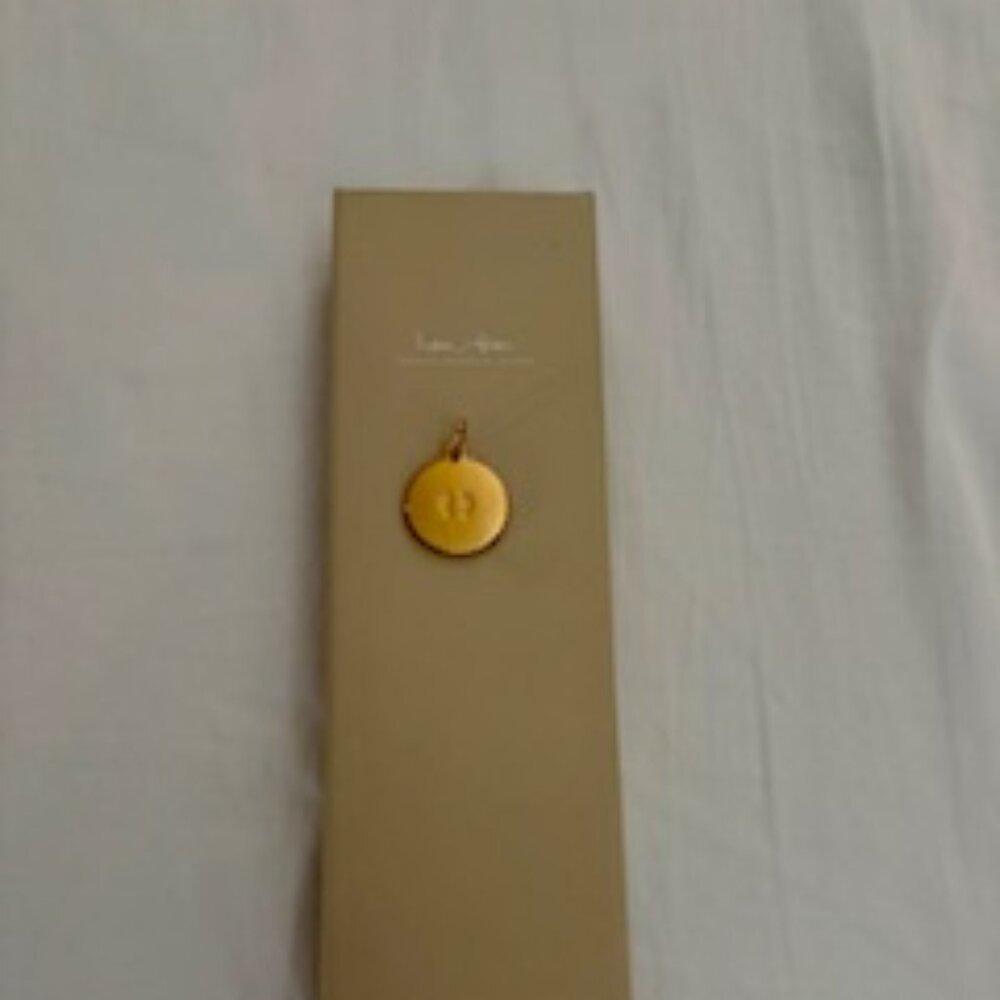 India Hicks baby feet token